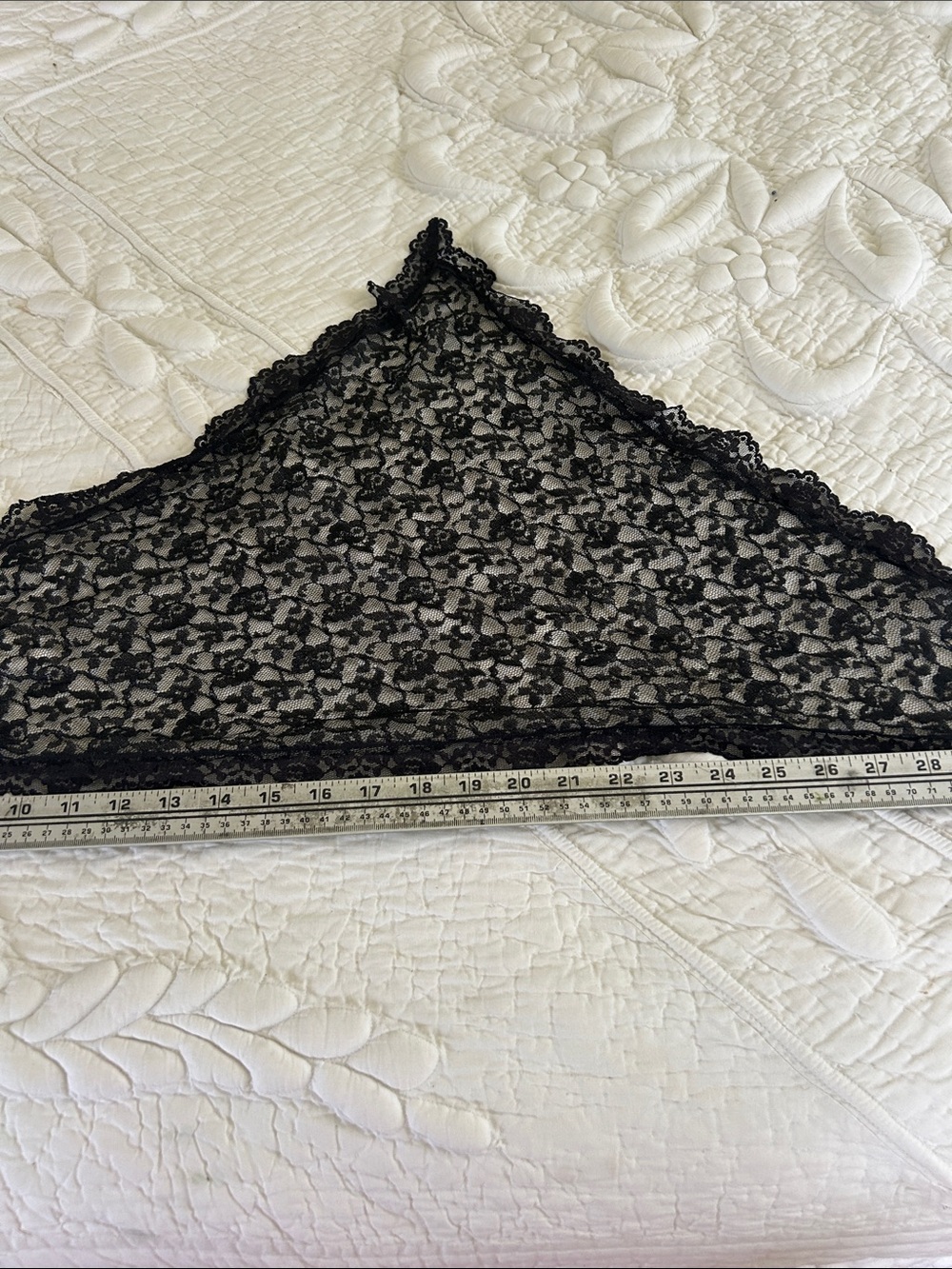 Vintage Floral Lace Mantilla (Veil) Black